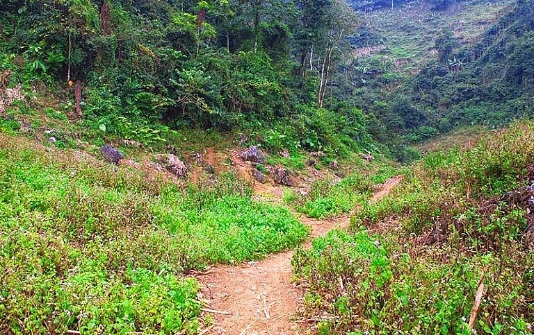 Đường vào Ngũ động Bản Ôn đầy hiểm trở