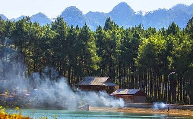 Nhà sàn rừng thông Bản Áng Mộc Châu Nhà sàn rừng thông Bản Áng Mộc Châu