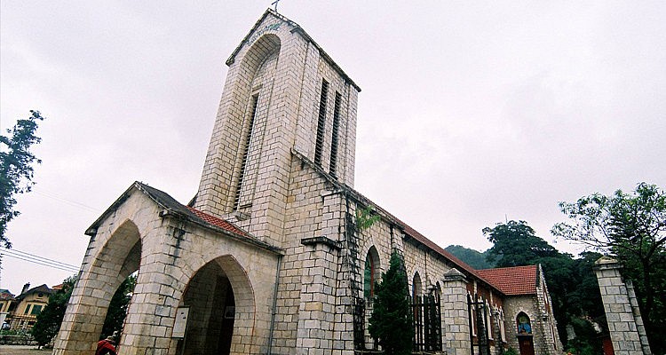 Nhà thờ đá Sapa – Kiến trúc châu Âu giữa núi rừng Tây Bắc