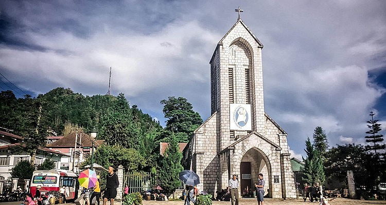 Nhà thờ đá Sapa – Kiến trúc châu Âu giữa núi rừng Tây Bắc