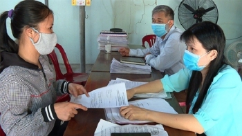 Tạm trú ở Hà Nội có phải về quê xin xác nhận hỗ trợ?