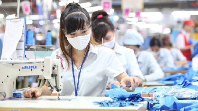 Người lao động liên hệ doanh nghiệp để làm thủ tục nhận hỗ trợ