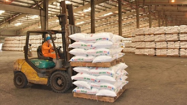 Giá phân bón trong nước tăng theo biến động của thị trường thế giới
