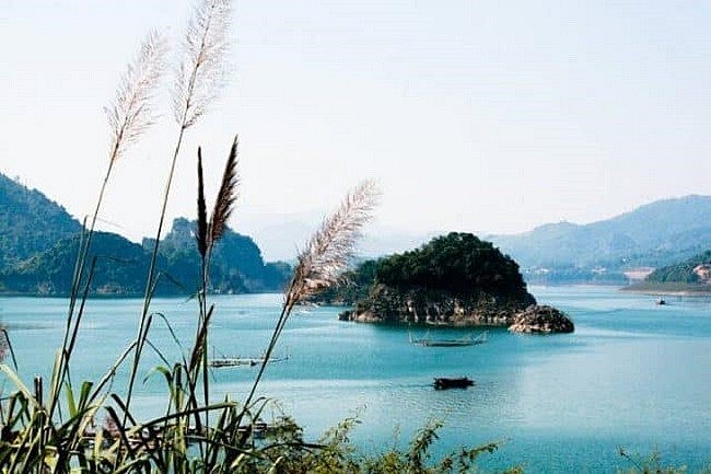 Tham Quan Thung Nai - “Vịnh Hạ Long trên cạn” của Hòa Bình Tham Quan Thung Nai - “Vịnh Hạ Long trên cạn” của Hòa Bình