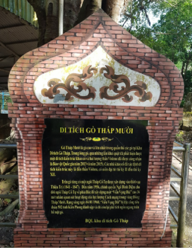 Bia giới thiệu về di tích Gò Tháp mười. Bia giới thiệu về di tích Gò Tháp mười.