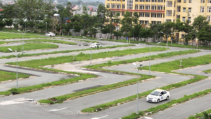 Giáo viên dạy lái xe có thuộc đối tượng hưởng hỗ trợ?