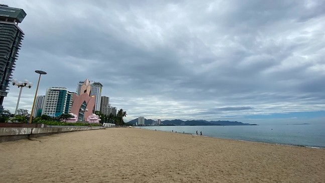 Hoạt động du lịch phục hồi chậm