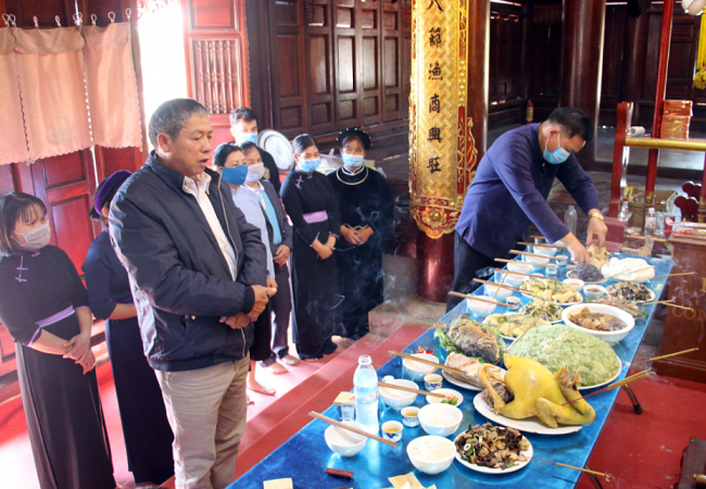 Lễ mừng cơm mới tại đình Lục Nà (xã Lục Hồn). Lễ mừng cơm mới tại đình Lục Nà (xã Lục Hồn).