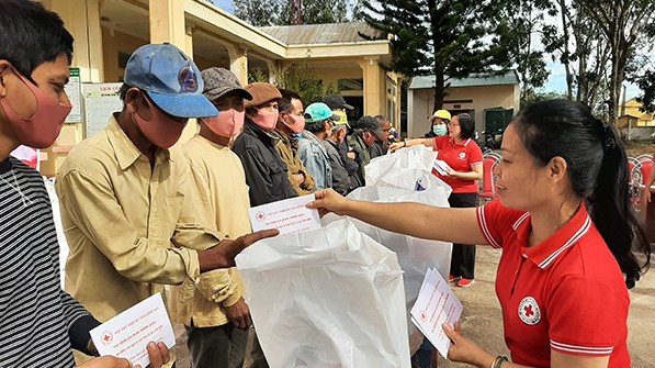 Kon Tum: Người từ TPHCM về quê có được hỗ trợ khó khăn?