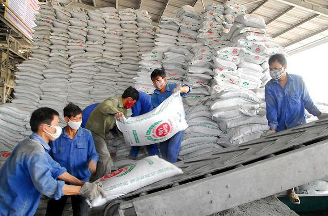 Giá các loại phân bón ở thị trường trong nước và thế giới tăng mạnh theo giá dầu