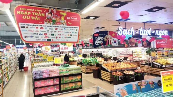 Chia sẻ áp lực với người tiêu dùng, VinMart/VinMart+ nỗ lực giữ giá hàng hóa ổn định, tăng cường khuyến mại