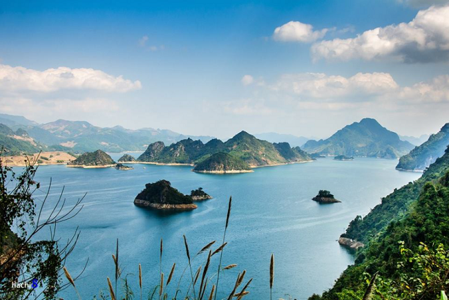 Revedu lịch Hòa Bình: Tham quan thung lũng Ba Khan - “thiên đường bị lãng quên” ở Hòa Bình Revedu lịch Hòa Bình: Tham quan thung lũng Ba Khan - “thiên đường bị lãng quên” ở Hòa Bình