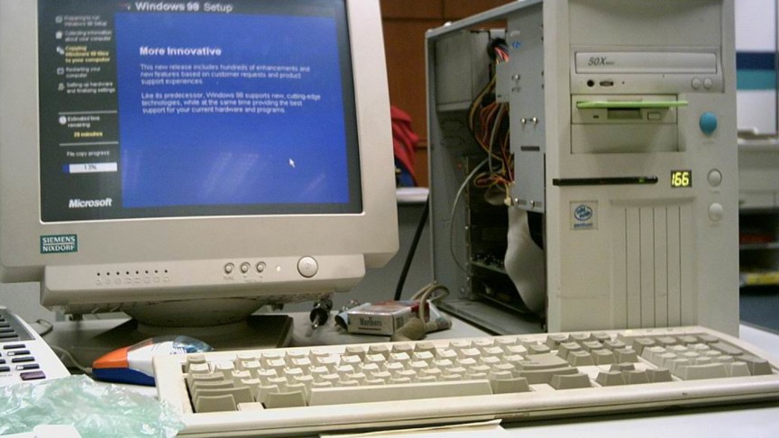 Máy tính đã lỗi thời được xem là chất thải hay hàng hóa?