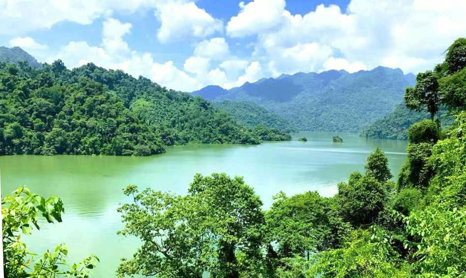 Bản Pác Ngòi của người Tày bên hồ Ba Bể đẹp như tranh vẽ