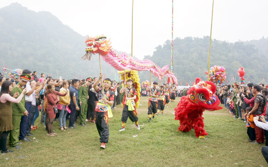 Review du lich Bắc Kạn: Khám phá hồ Ba Bể - viên ngọc giữa núi rừng Đông Bắc