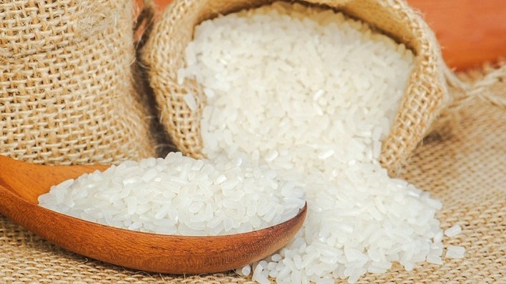 Cập nhật giá lúa gạo hôm nay 24/12/2021: Giá gạo nguyên liệu tăng trở lại