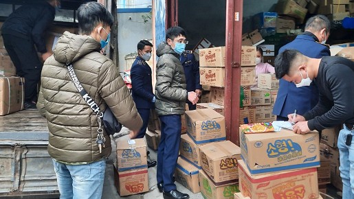 Nam Định: Phát hiện và xử lý hơn 500kg bánh kẹo nhập lậu