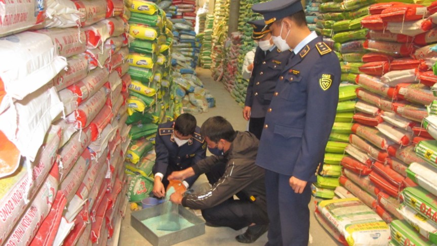 Nam Định tăng cường kiểm tra mặt hàng phân bón