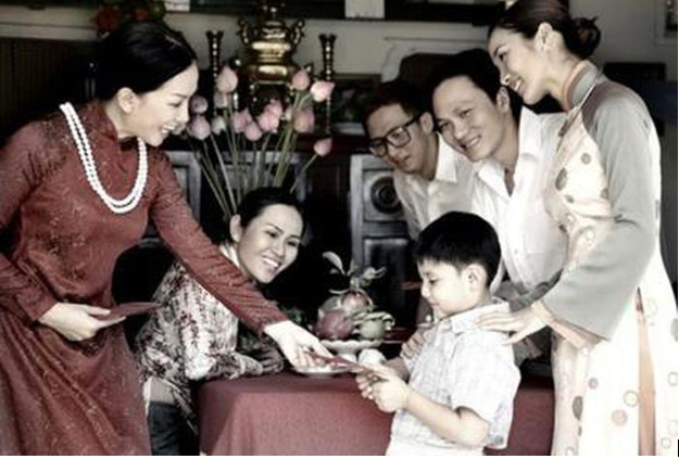 Nét đẹp trong phong tục lì xì đầu năm của người Việt