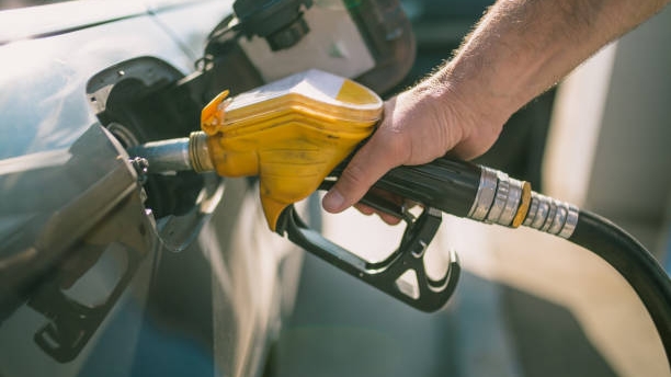 Giá xăng dầu hôm nay 18/11: Dầu tăng giá thêm 0,5%