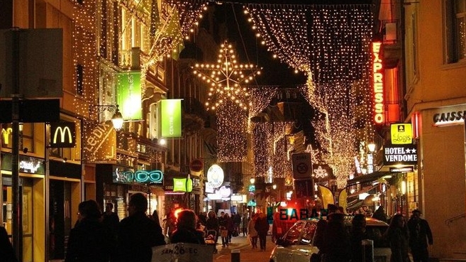 Hà Nội: Rộn ràng không khí Giáng sinh trên phố Hàng Mã