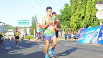 Gần 1500 vận động viên chinh phục đỉnh núi Bà Rá cùng Number 1 Active