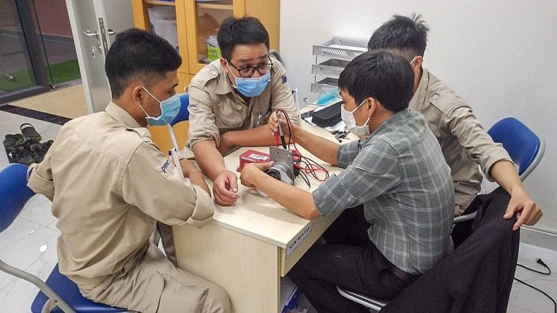 Những buổi họp thâu đêm suốt sáng cùng các thành viên (ảnh tư liệu) Những buổi họp thâu đêm suốt sáng cùng các thành viên (ảnh tư liệu)