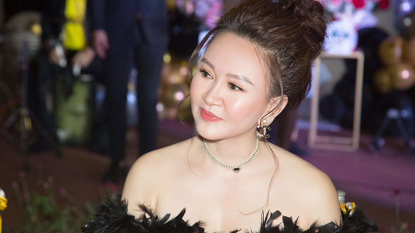 Nữ hoàng Doanh nhân Giang Lee tổ chức sinh nhật khủng trên bến du thuyền tại biệt thự Lan Anh