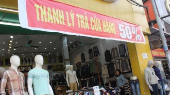 Bí mật đằng sau những 'chiêu' giảm giá sốc của các cửa hàng