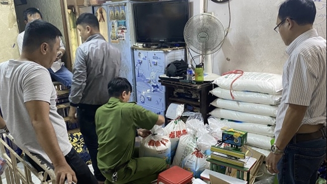 TP HCM: Bắt giữ 120 gói bột ngọt giả chuẩn bị bán ra thị trường