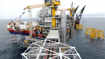 Giá xăng dầu hôm nay 1/12: Đổi chiều giảm giá