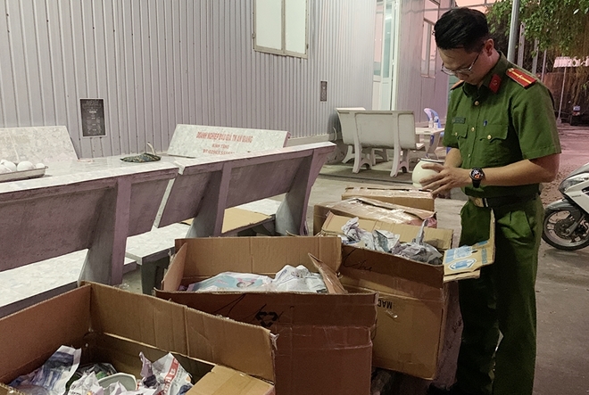 An Giang: Bắt giữ nhiều xe ô tô vận chuyển hàng hóa không hóa đơn