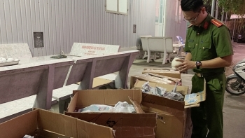 An Giang: Bắt giữ nhiều xe ô tô vận chuyển hàng hóa không hóa đơn