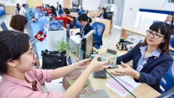 Ngân hàng sẽ khấu trừ thuế trên tài khoản khách hàng