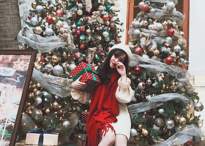 Những địa điểm check in sống ảo tại Hà Nội: Chụp ảnh Noel ở Hàng Mã