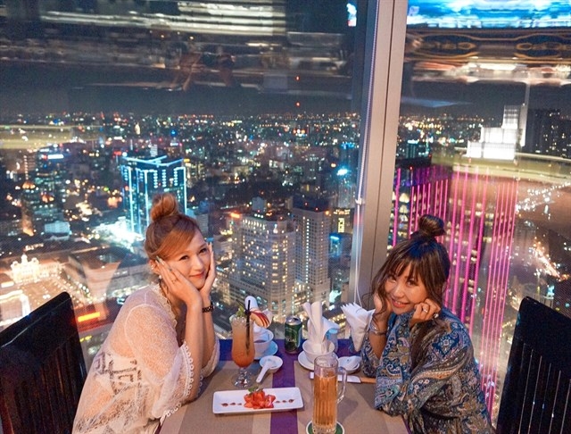 quán cà phê EON café (tầng 50-52)