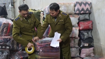 Lạng Sơn: Thu giữ hàng nghìn áo len không rõ nguồn gốc xuất xứ để gia công lại