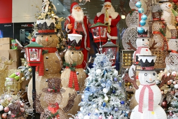 Hà Nội: Phố Hàng Mã đắt hàng trước giáng sinh, tiểu thương thở phào