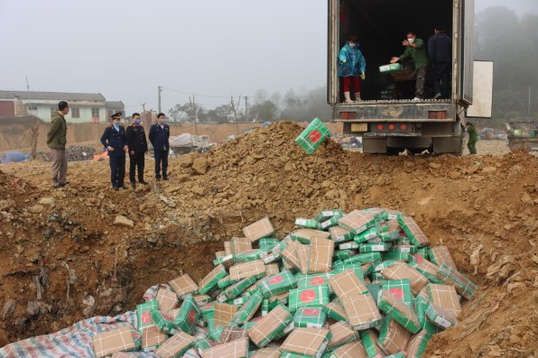 Lạng Sơn: Tiêu hủy 14 tấn lưỡi bò không đảm bảo an toàn thực phẩm