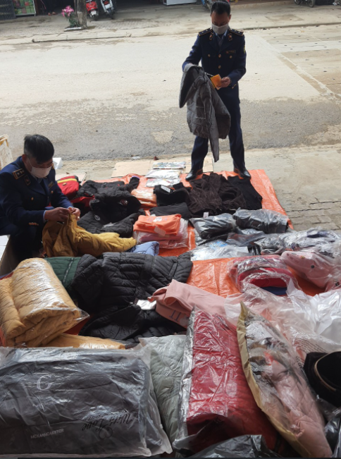 Yên Bái: Tịch thu lô quần áo nhập lậu phục vụ nhu cầu dịp Tết