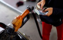 Nhiều khả năng giá xăng sẽ tăng vào ngày mai