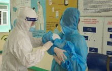 Cha mẹ cần làm gì khi trẻ mắc COVID-19?