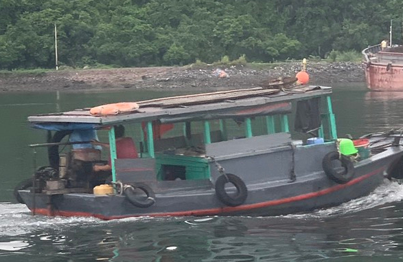 Quảng Ninh: Bắt giữ phương tiện chở 1.000 lít dầu diezen không có hóa đơn