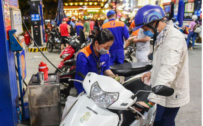 Giá xăng dự báo sẽ vượt trên 30.000 đồng/lít vài ngày mai?