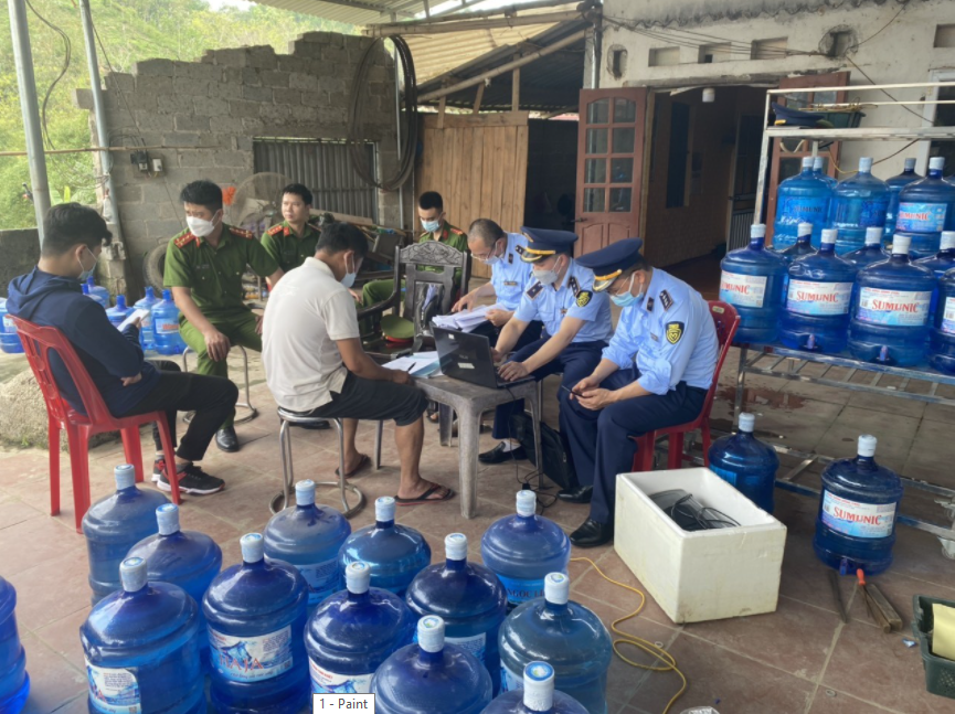 Lạng Sơn: Phát hiện cơ sở sản xuất nước tinh khiết giả mạo nhiều nhãn hiệu