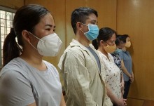 Bản tin COVID-19 sáng 28/3: 42 năm tù cho nhóm đối tượng sản xuất găng tay y tế giả