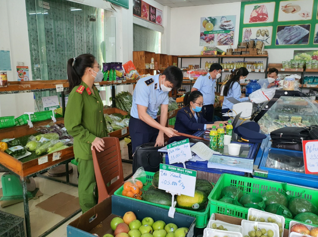 Nghệ An: Xử lý Cơ sở kinh doanh thực phẩm quá hạn sử dụng