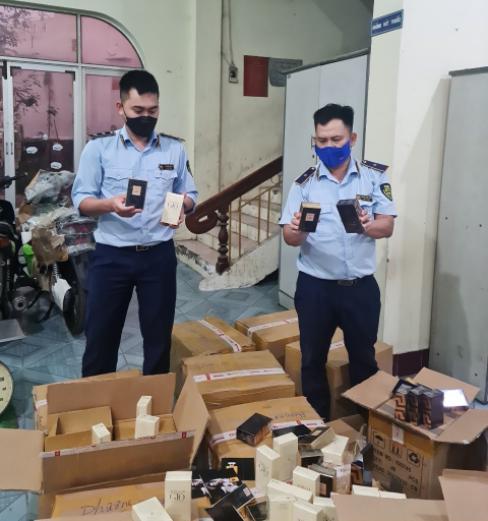 Phú Yên: Tạm giữ 1.500 chai nước hoa các loại không rõ nguồn gốc