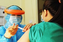 Bản tin COVID-19 sáng 14/4: Nhiều vi phạm trong mua sắm trang thiết bị y tế phòng, chống dịch tại Long An