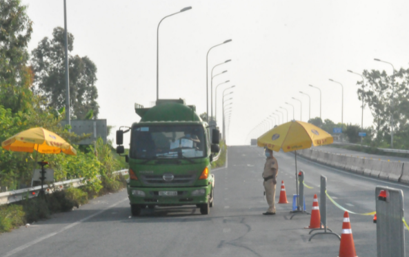 Hà Nội: Các chốt kiểm soát hơn 15.000 lượt người, yêu cầu 1.490 lượt phương tiện quay đầu Hà Nội: Các chốt kiểm soát hơn 15.000 lượt người, yêu cầu 1.490 lượt phương tiện quay đầu